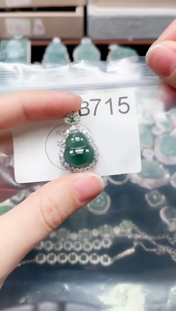 【闪购商品】翡翠颈饰未镶嵌715赠皮绳