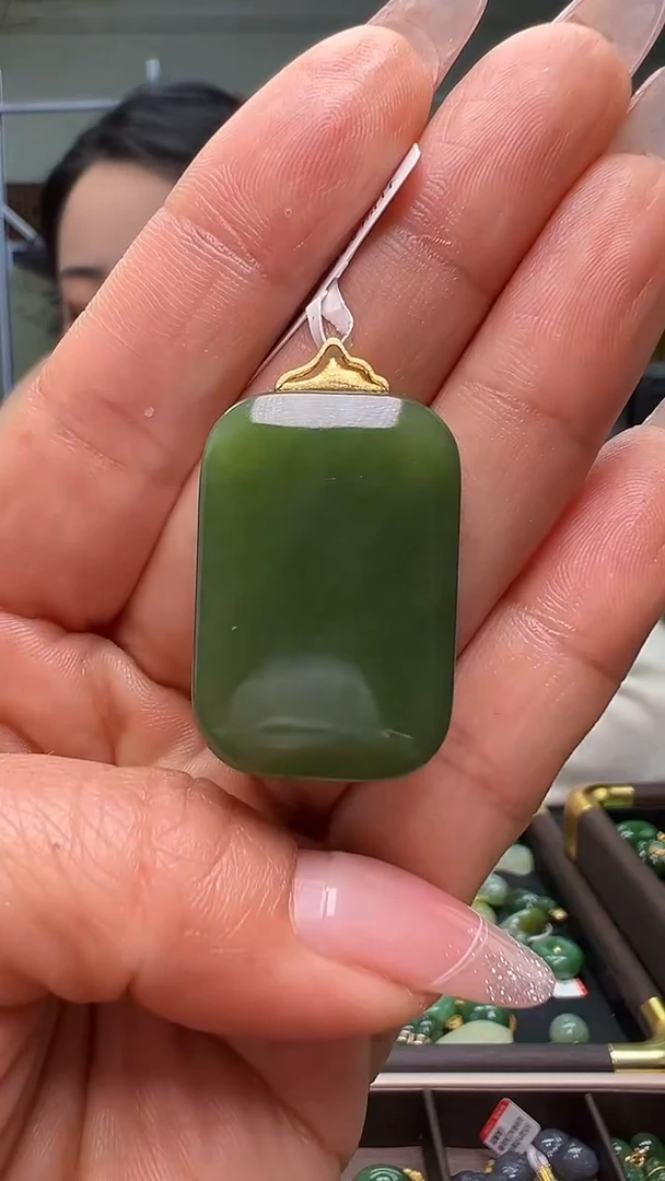 颈饰18K金镶嵌和田玉（多样性发货.发其一)12.25.77