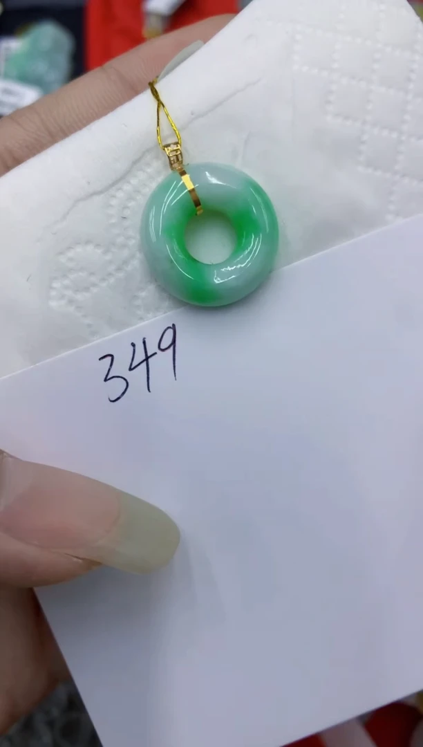 翡翠18K金镶嵌颈饰111111111111