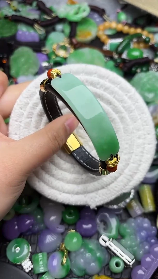 颈饰未镶嵌翡翠缅甸翡翠吊坠