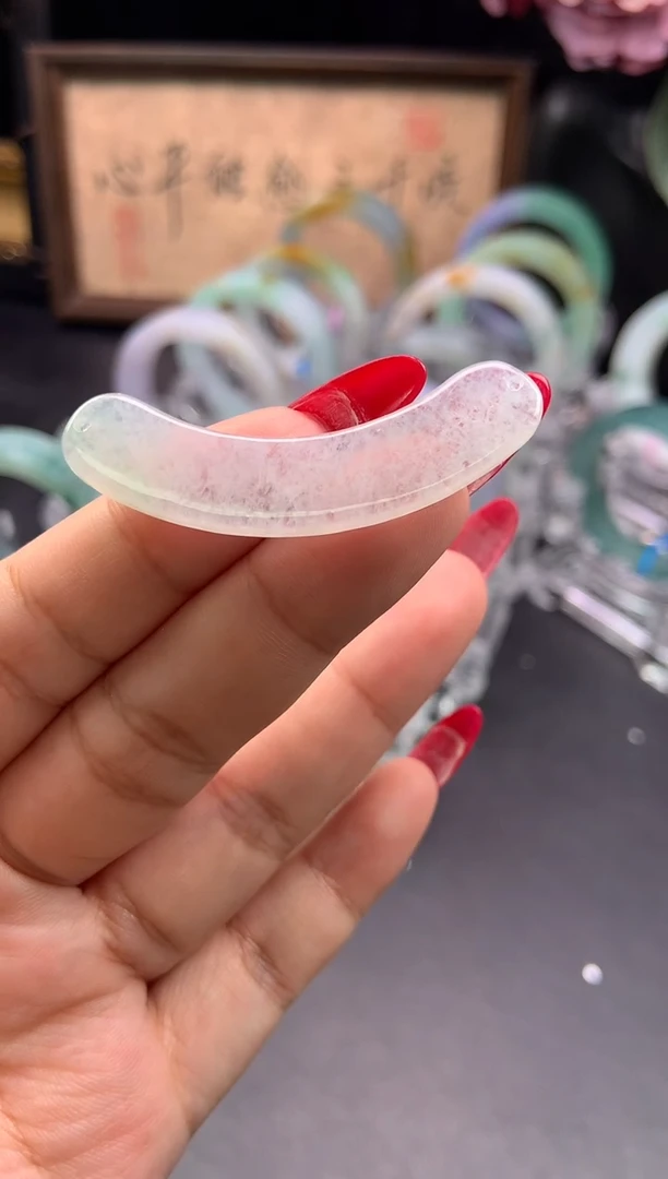 颈饰未镶嵌翡翠玉璜