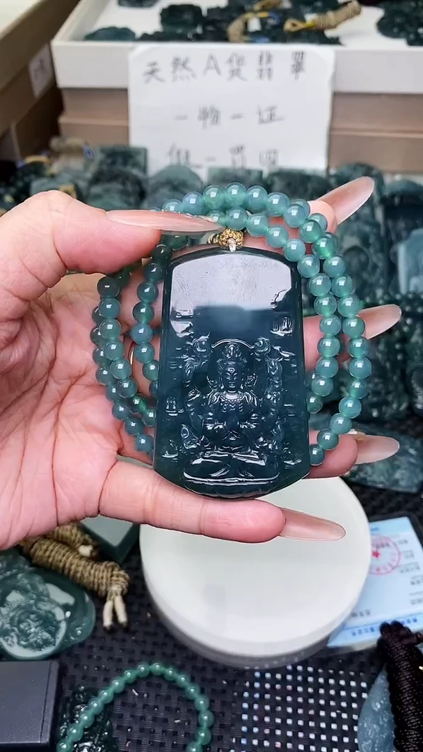 颈饰未镶嵌翡翠