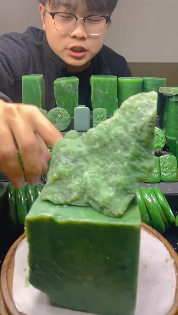 未镶嵌和田玉（碧玉）珠宝半成品1