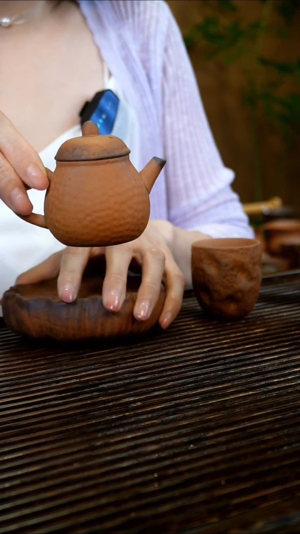 B01原矿锤纹磨砂感75毫升老岩泥茶壶