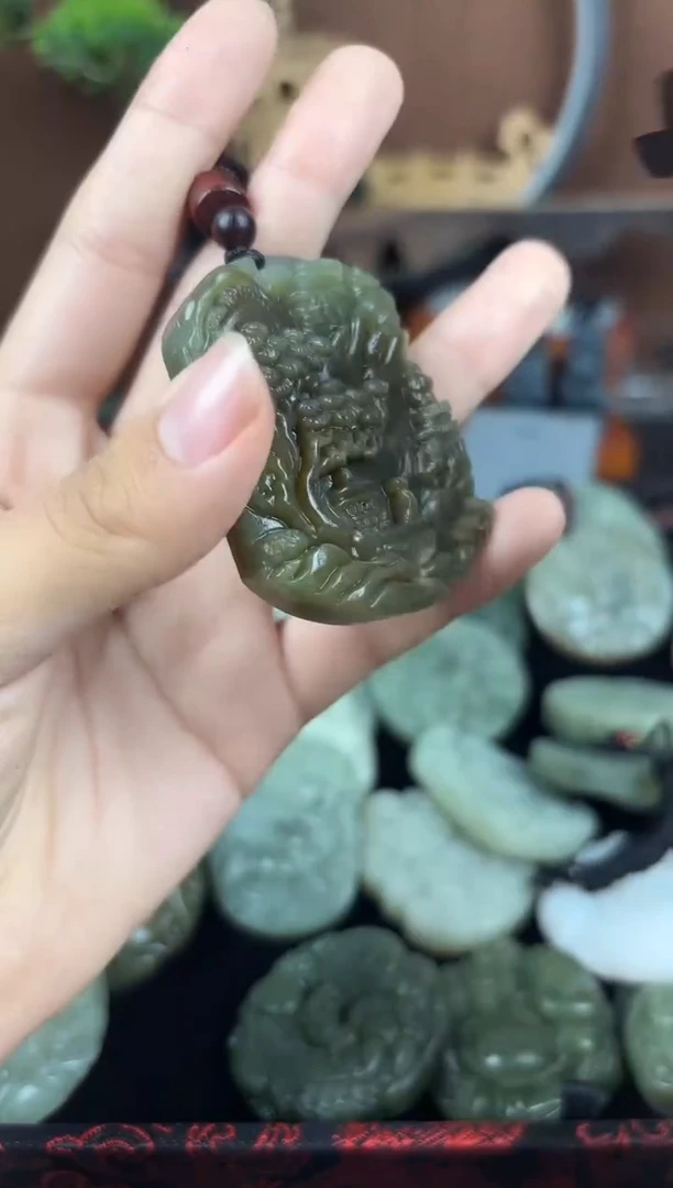 和田玉未镶嵌颈饰1