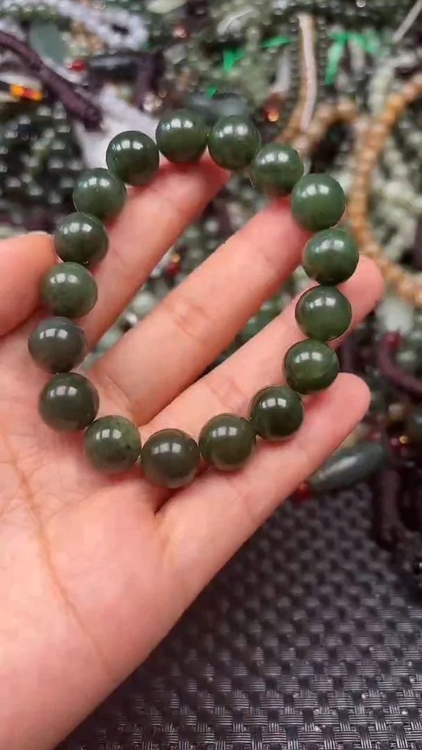 和田玉未镶嵌颈饰1