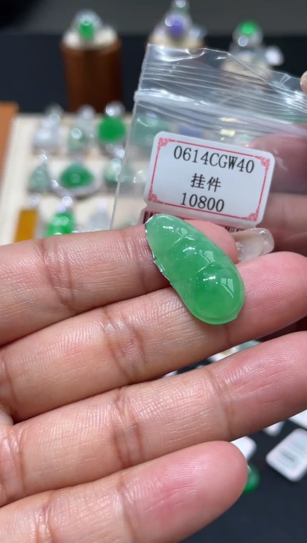 翡翠挂件未镶嵌0614CGW40裸石