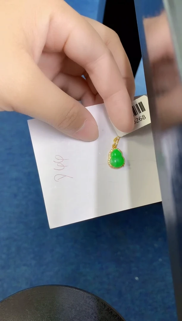 翡翠未镶嵌颈饰天然缅甸A货翡翠