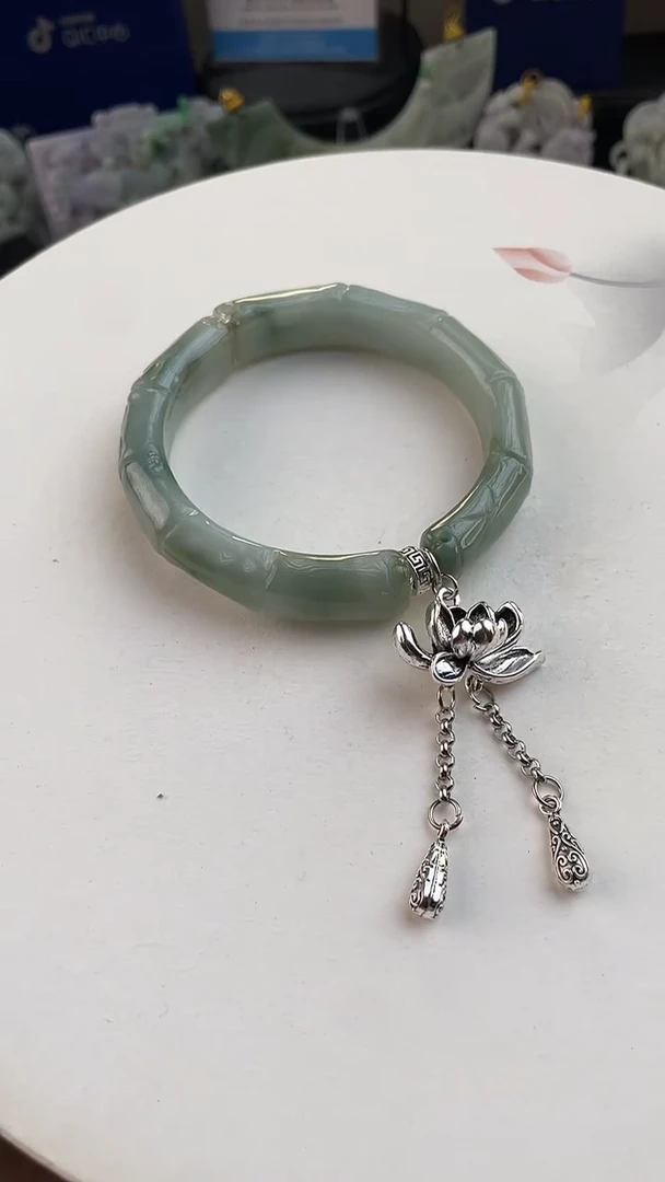 未镶嵌手链翡翠小*?手工定制默认微瑕主播介绍为准