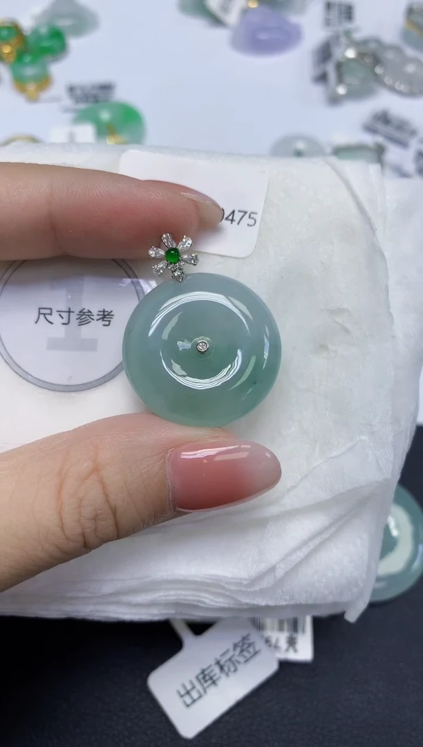 颈饰18K金镶嵌翡翠天然缅甸翡翠A货多样性发一件