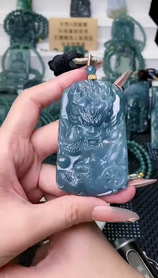 颈饰未镶嵌翡翠
