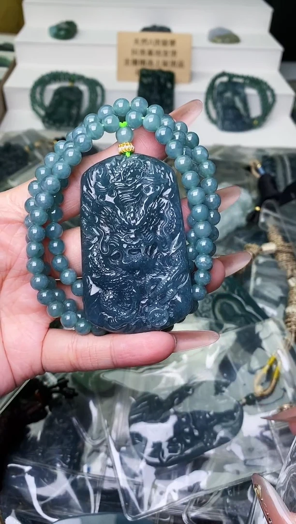 颈饰未镶嵌翡翠