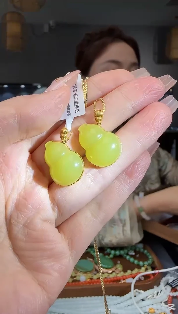 和田玉18K金镶嵌吊坠(不含链)多样性发货 拍一发一