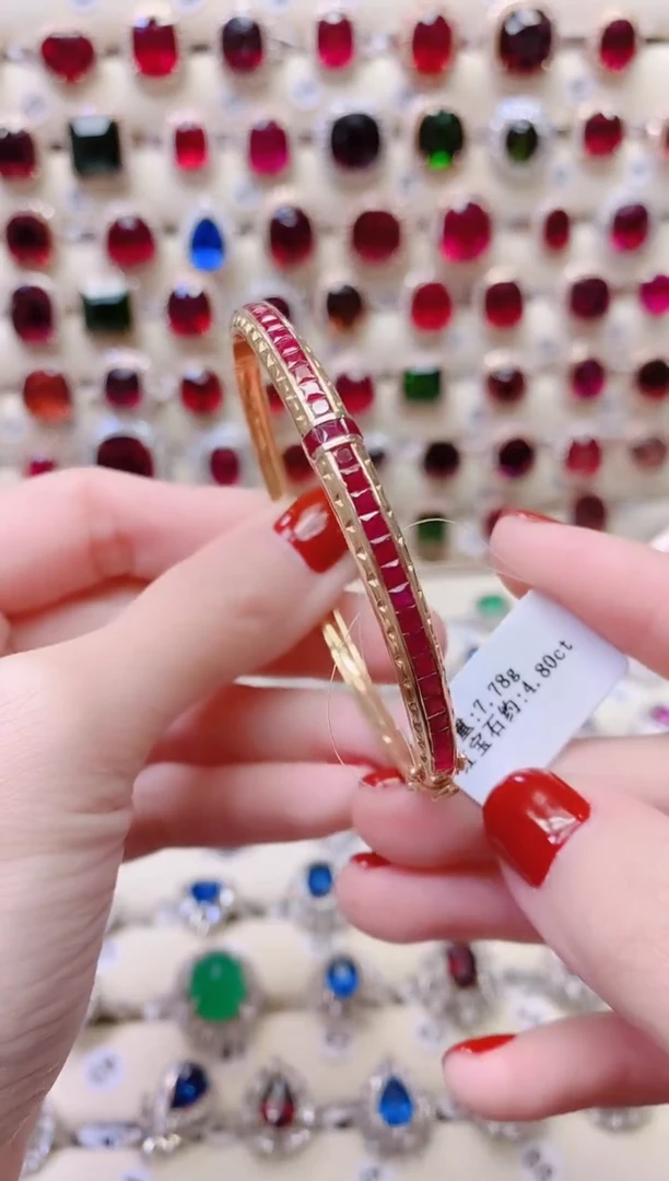 18K金镶嵌手镯红宝石1