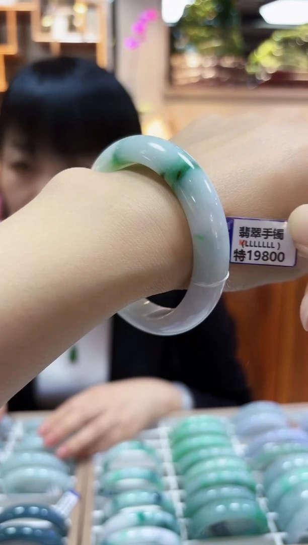 【闪购商品】翡翠颈饰未镶嵌手镯54.7