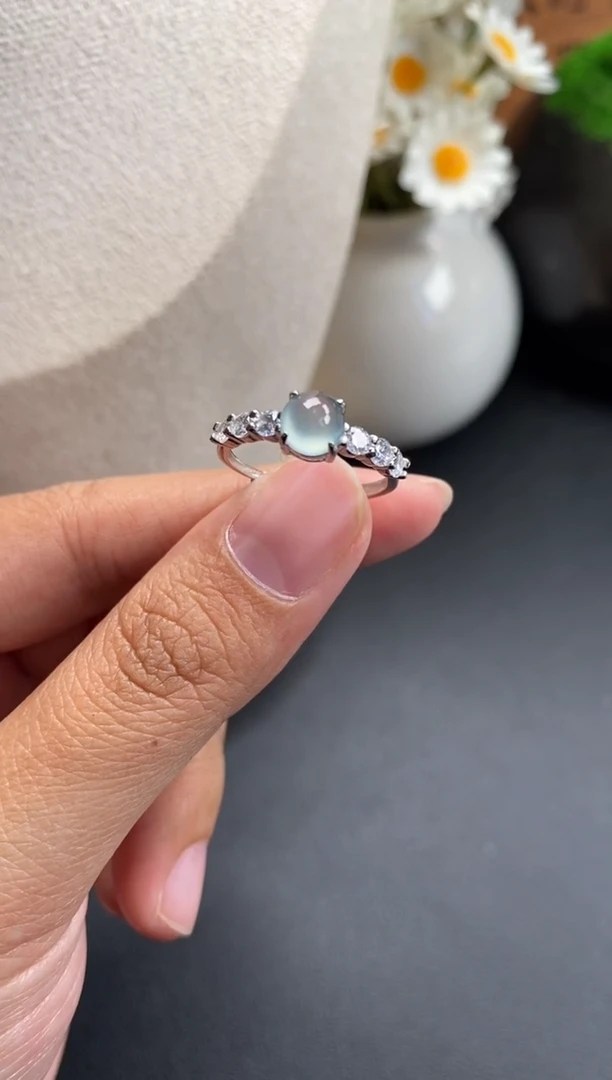 银S925镶嵌散珠翡翠蓝底蛋面