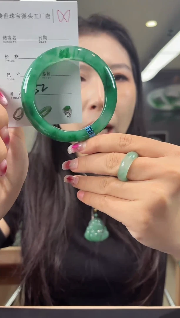 【闪购商品】石英质玉手镯未镶嵌58