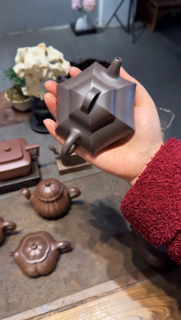 茶壶紫砂黑*。六方合欢