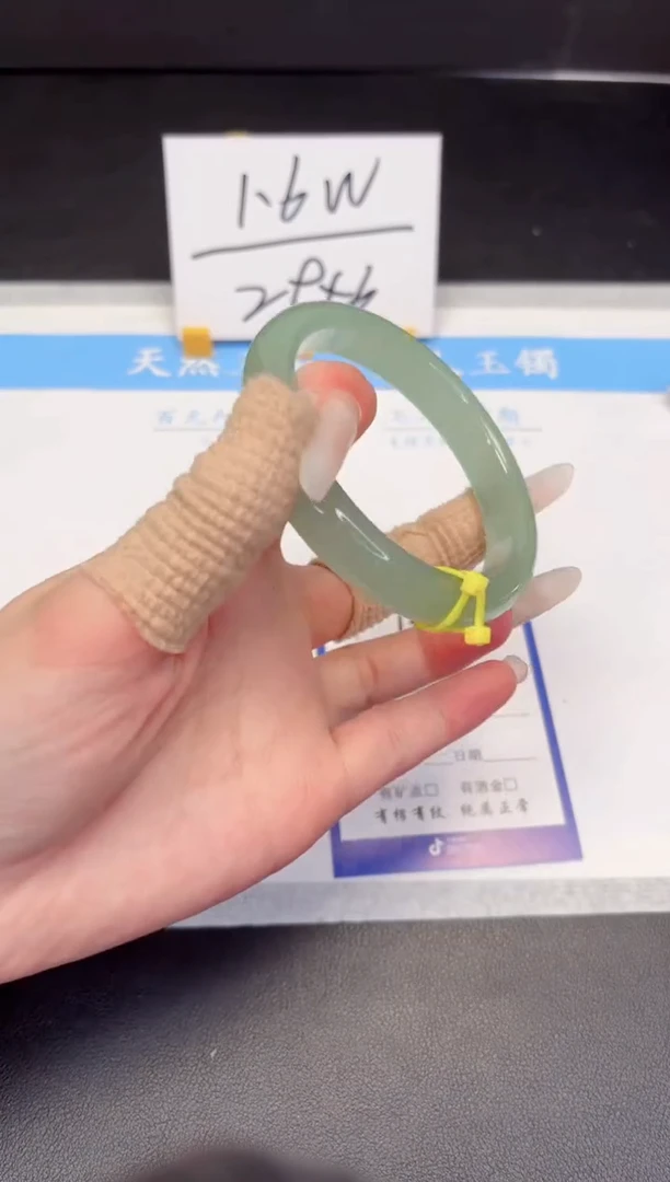 【闪购商品】石英质玉手镯未镶嵌132-60.6