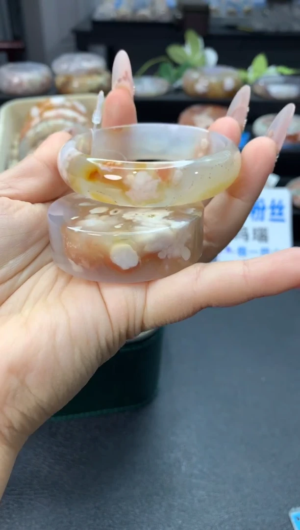 未镶嵌手镯石英质玉（53-54圈口）赠送镯心
