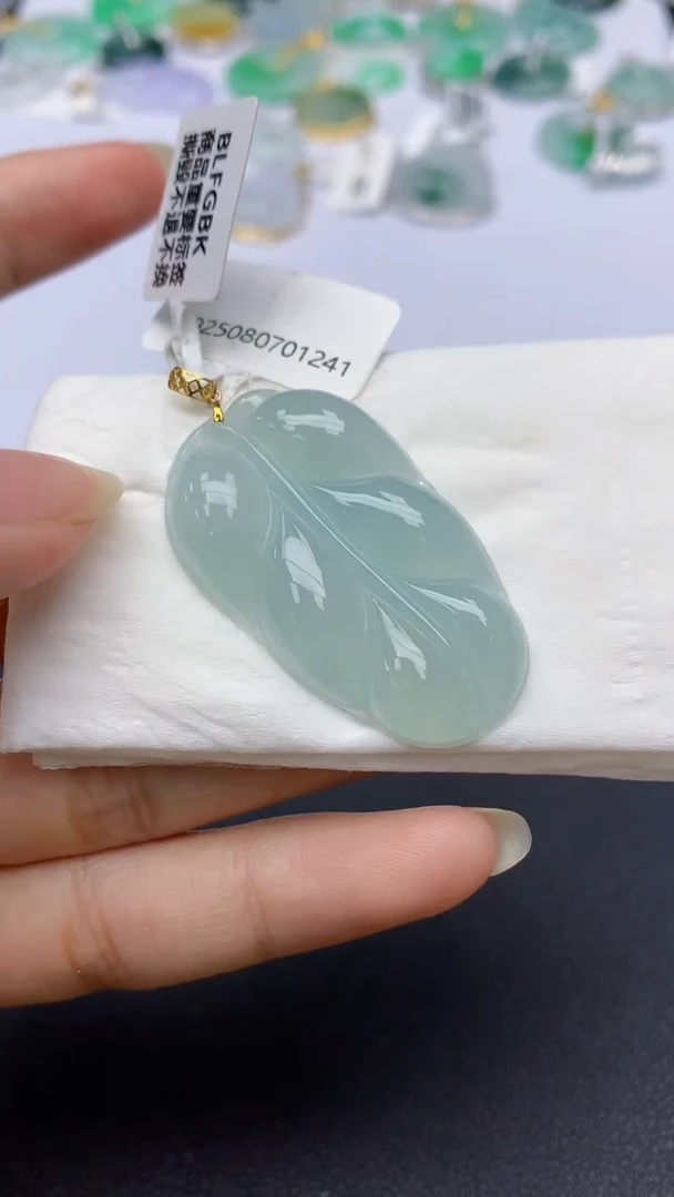 颈饰18K金镶嵌翡翠天然缅甸a货翡翠百元以上9元证书费自理