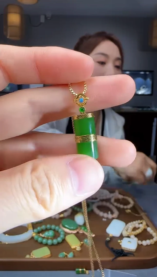 和田玉18K金镶嵌吊坠(不含链)1