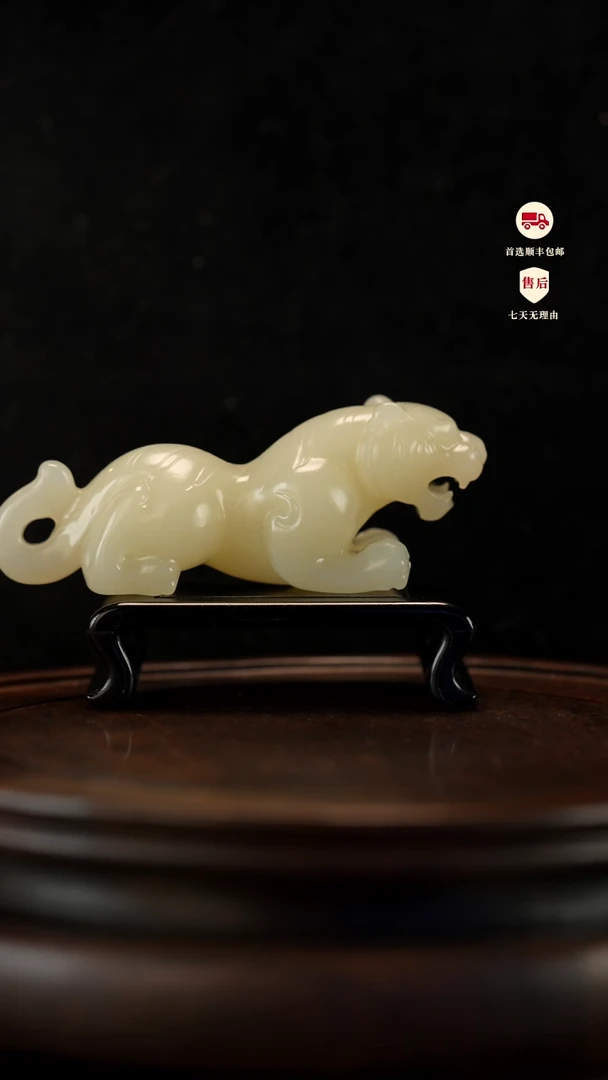 云南石竹叶青雕刻：伏虎手把件摆件镇尺