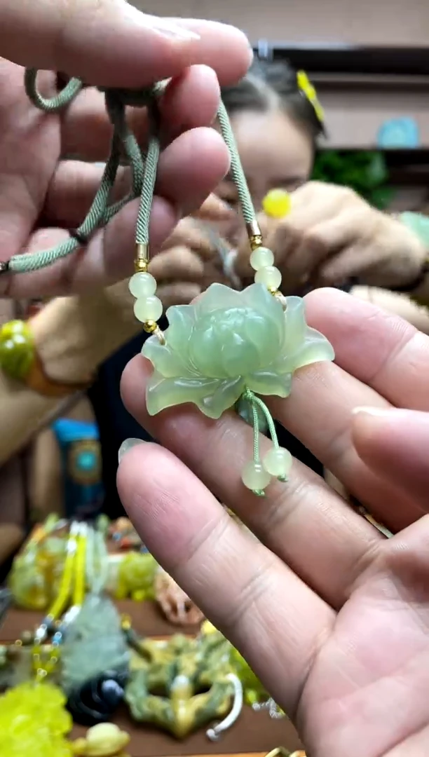 未镶嵌岫玉吊坠·1