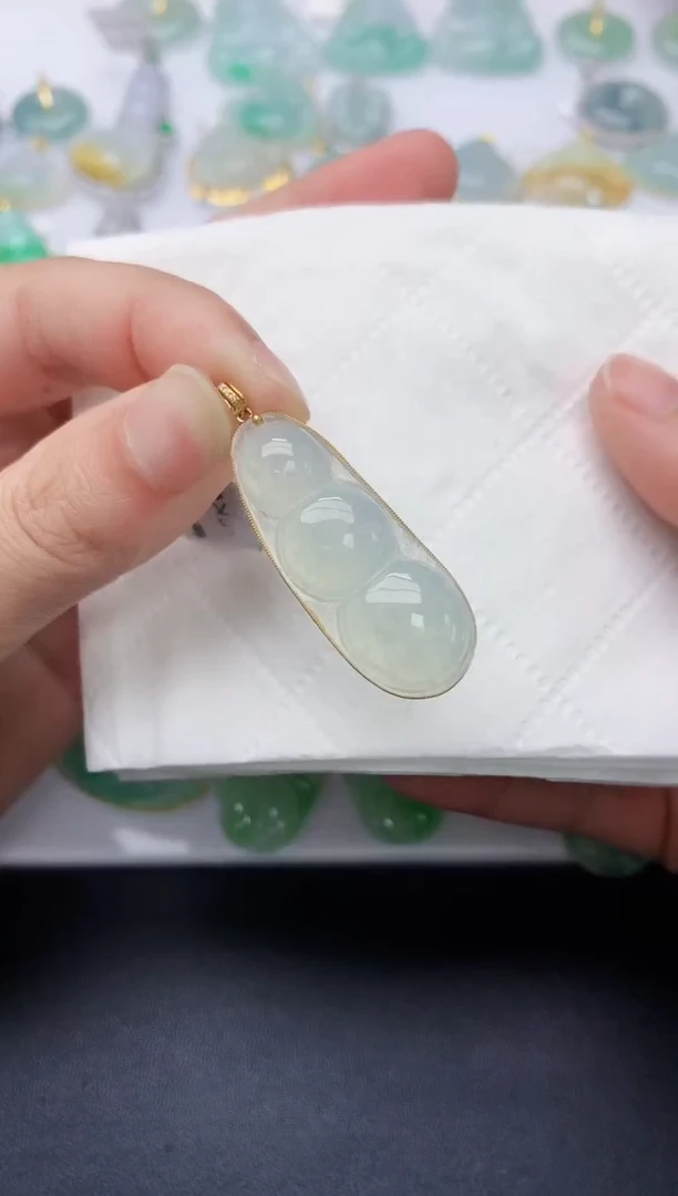 颈饰18K金镶嵌翡翠天然A货