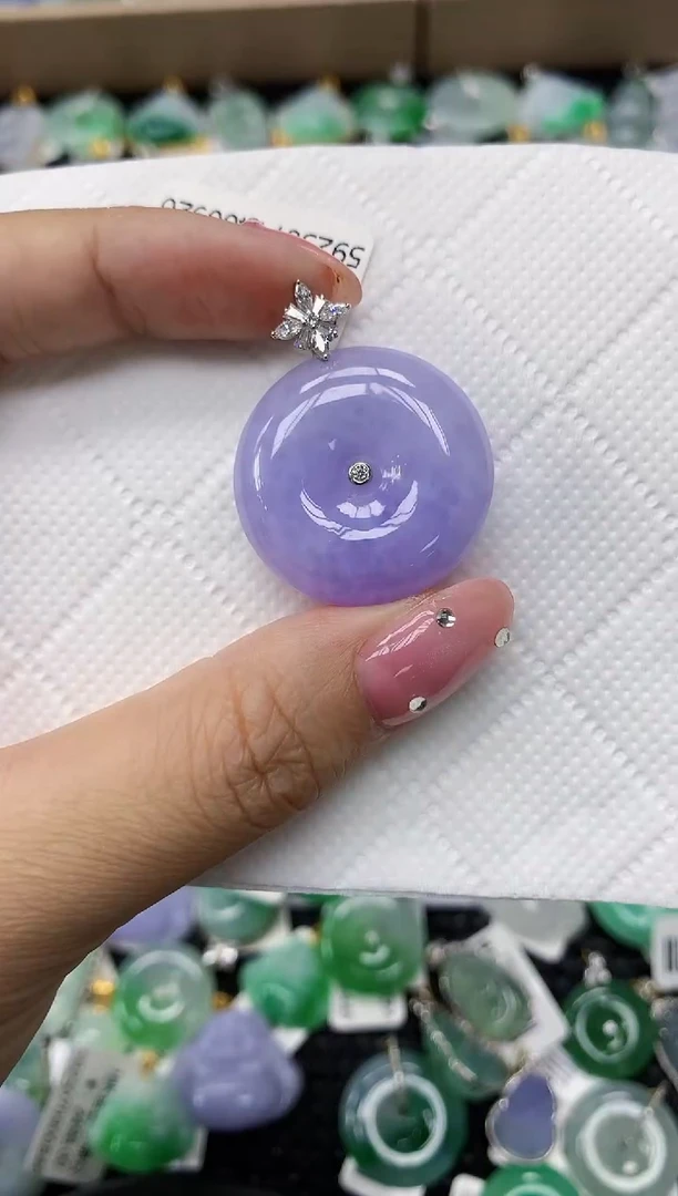 翡翠18K金镶嵌颈饰1111111111