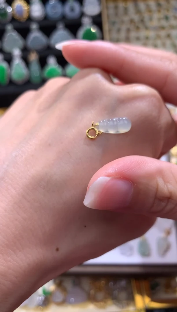 颈饰18K金镶嵌翡翠翡翠