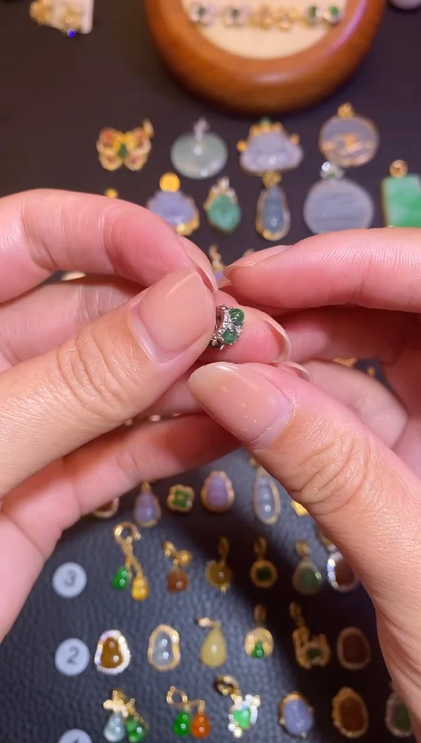 颈饰银S925镶嵌翡翠a货翡翠