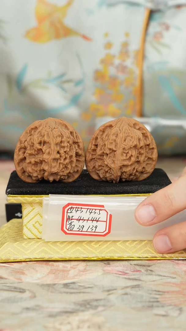 【闪购商品】文玩核桃把件赵喜满南将石