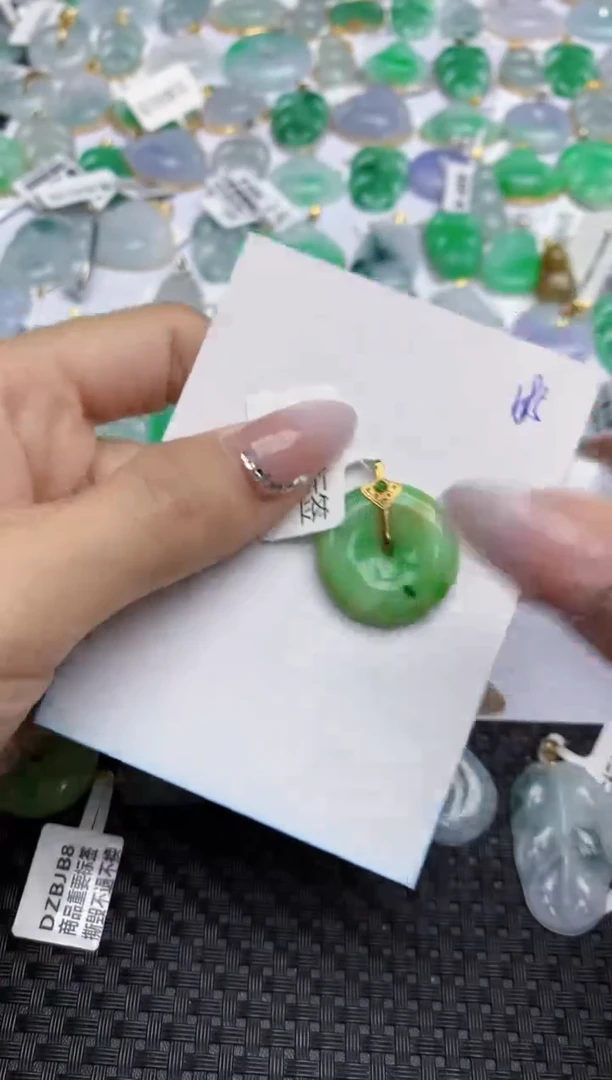 【闪购商品】翡翠颈饰18K金镶嵌天然翡翠A货