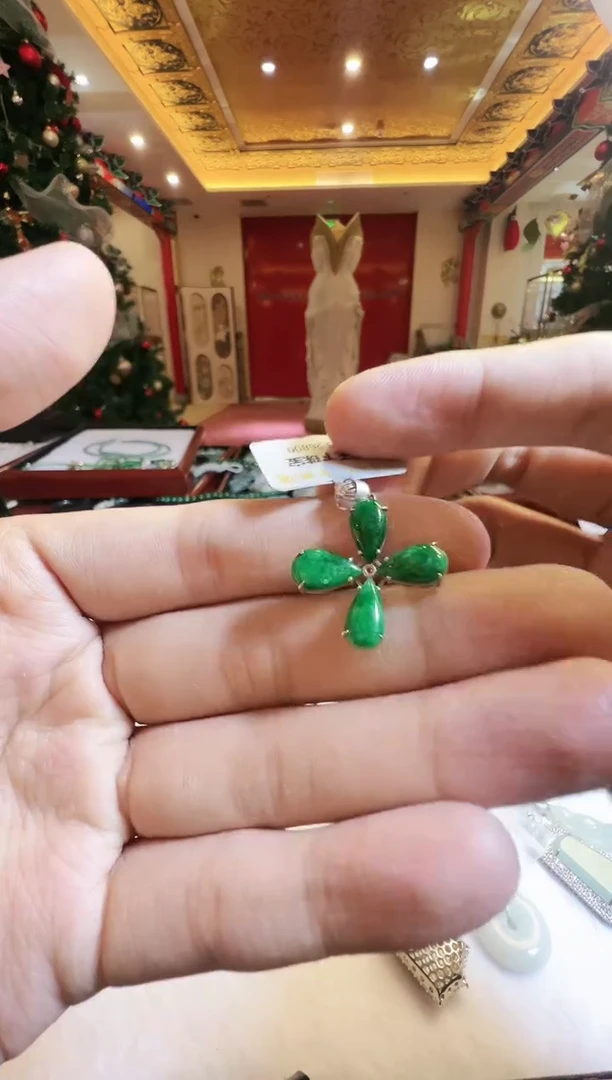 【闪购商品】翡翠吊坠(不含链)未镶嵌翡翠