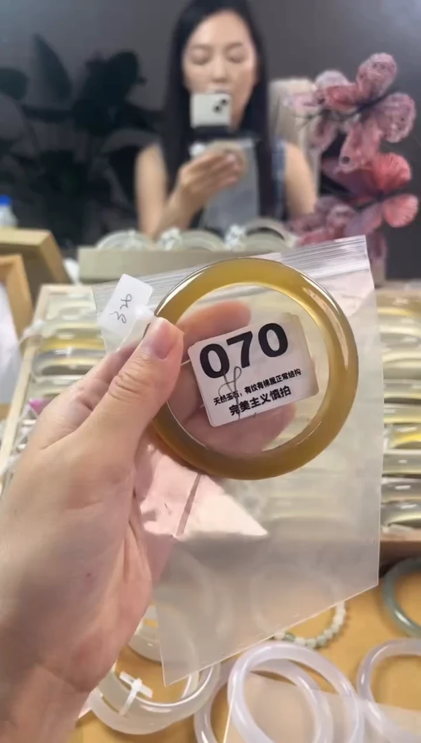 玛瑙/玉髓手镯未镶嵌070