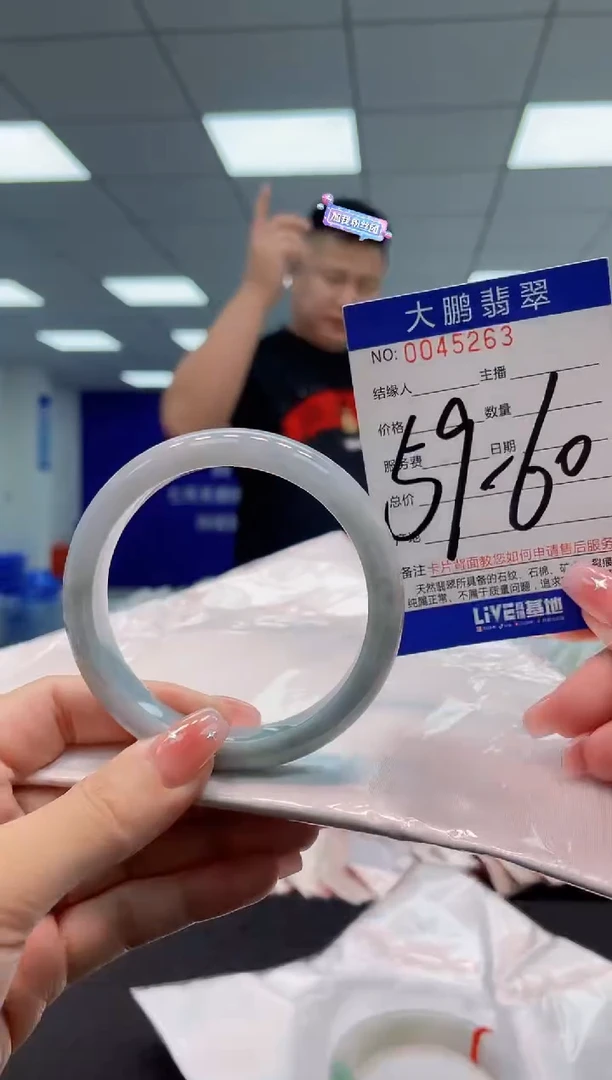 【闪购商品】翡翠手镯未镶嵌AAAAAAAAAA