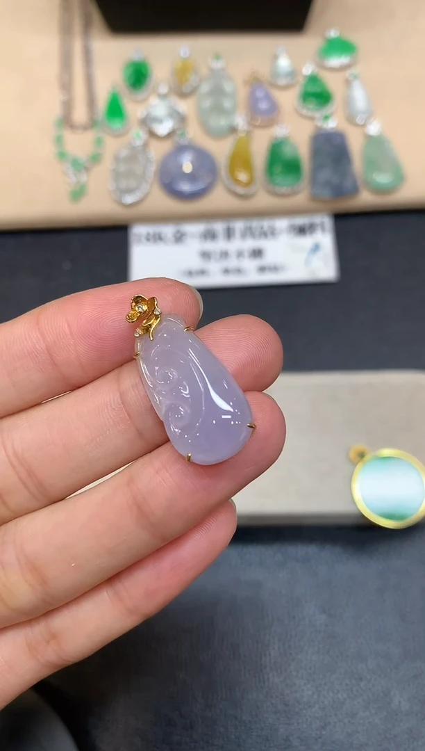 颈饰18K金镶嵌翡翠如意【无服务费