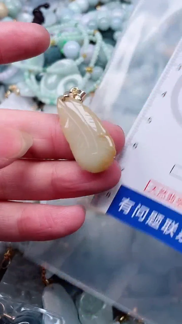 翡翠未镶嵌吊坠(不含链)1