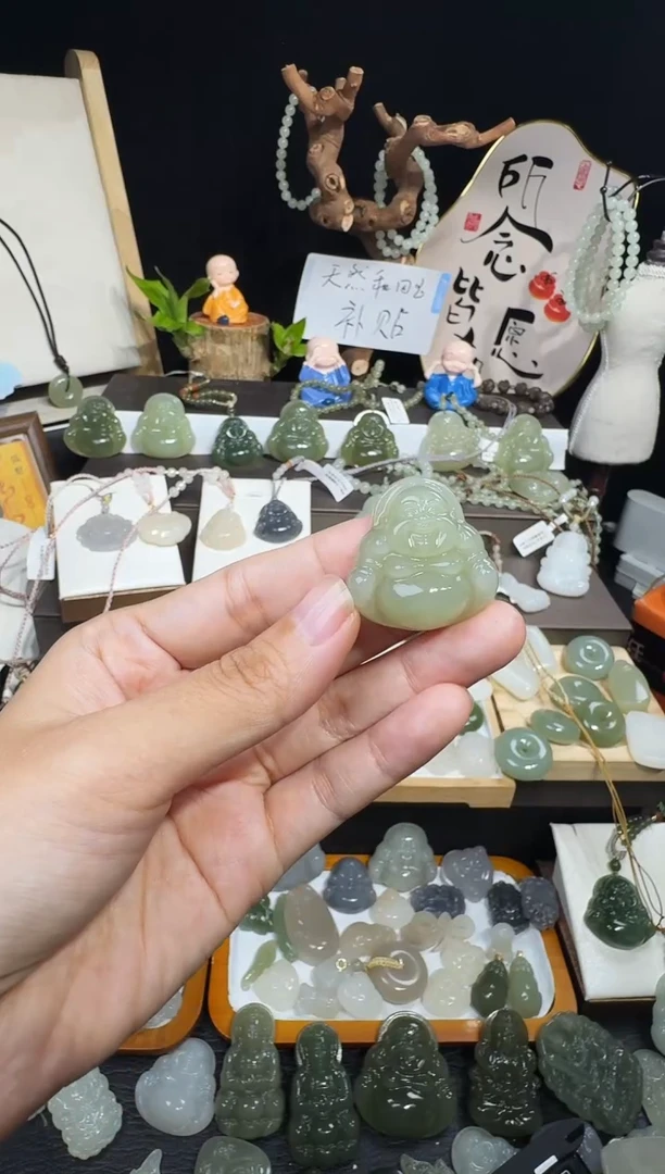 颈饰未镶嵌和田玉**30高冰佛公