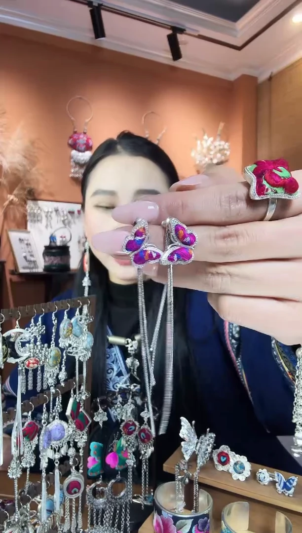 【闪购商品】刺绣纯手工民族风耳环