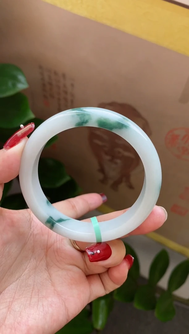 【闪购商品】翡翠手镯未镶嵌（必买 无棉 牛奶底飘花）11号