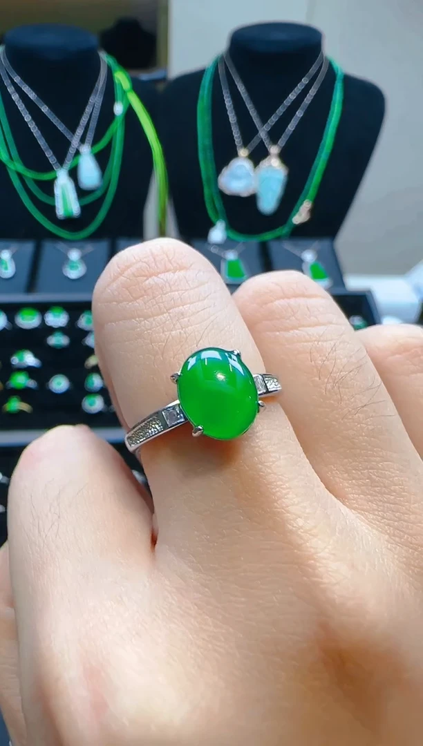 颈饰银S925镶嵌翡翠蛋面戒指