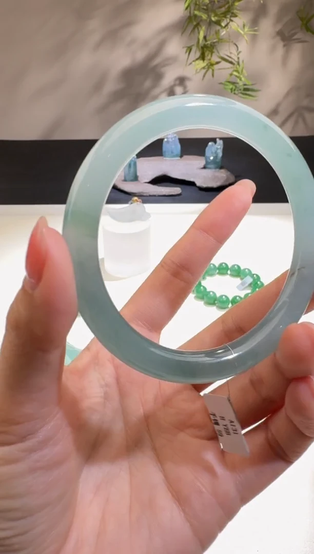 【闪购商品】翡翠手镯未镶嵌舒雅