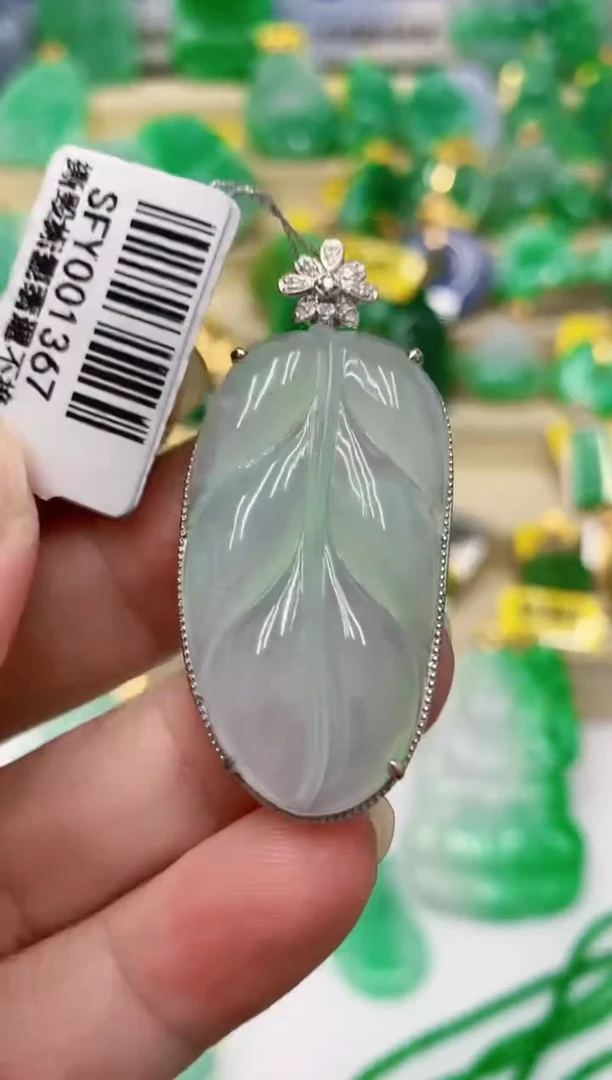 翡翠18K金镶嵌颈饰挂件