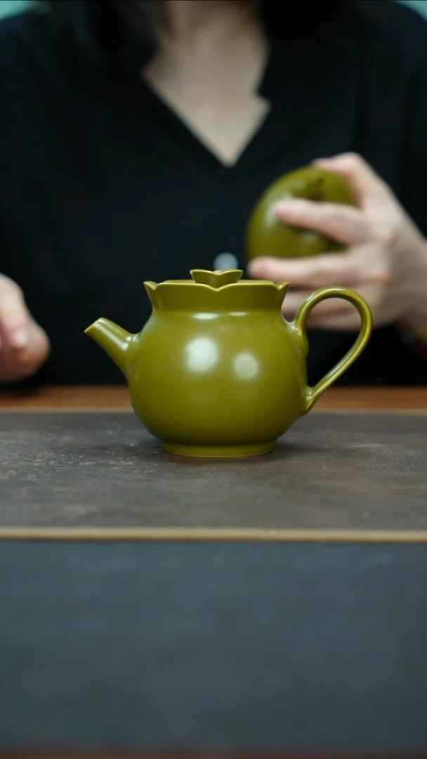 杯景德镇茶叶末葵口壶
