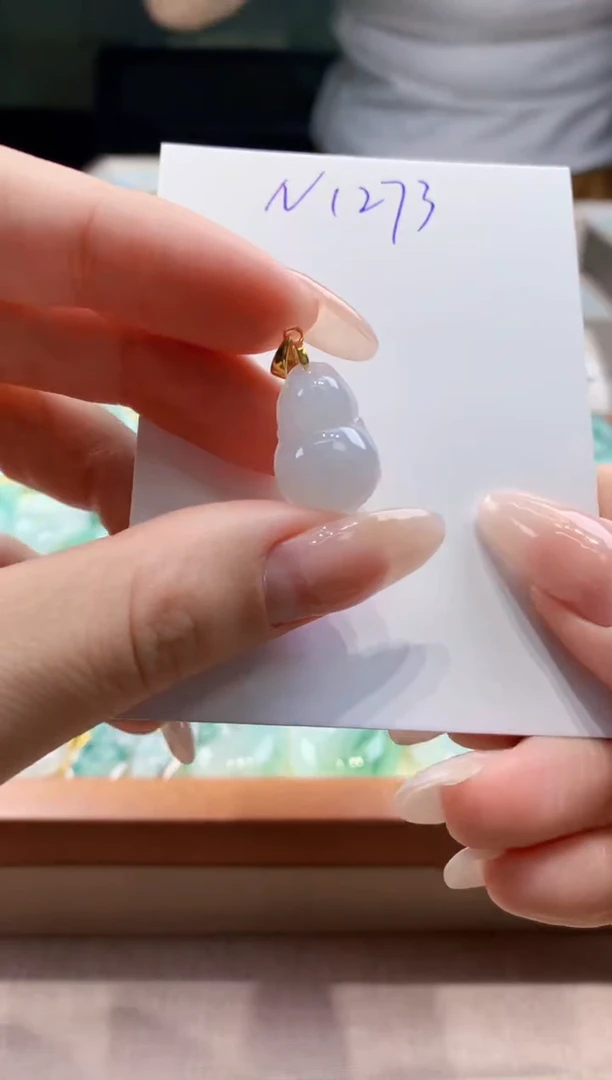 翡翠未镶嵌颈饰天然缅甸a货翡翠