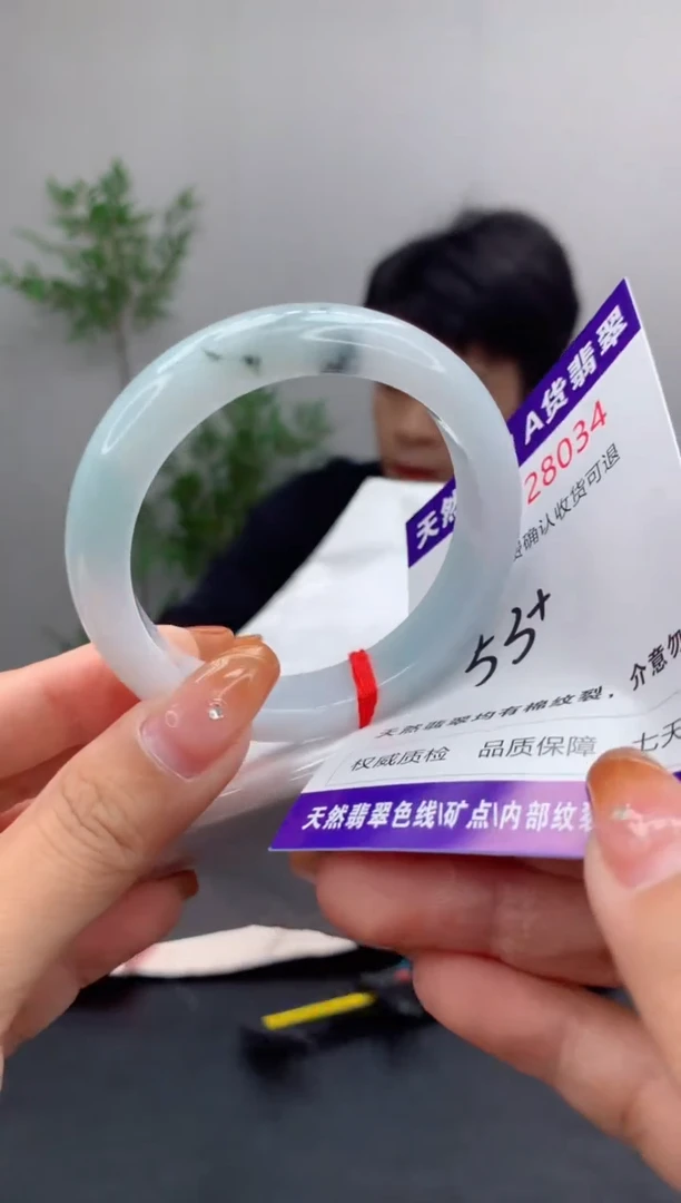 未镶嵌手镯翡翠有纹，完美者勿拍