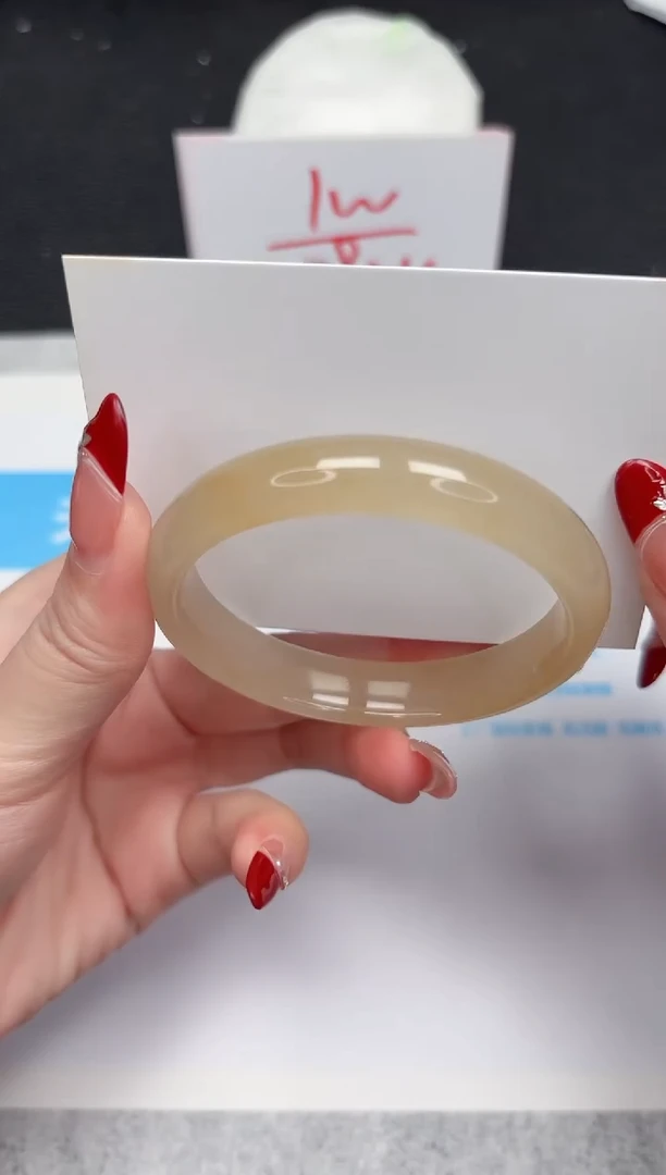 【闪购商品】石英质玉手镯未镶嵌153-56.7