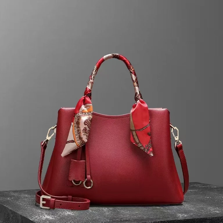 秋冬轻奢新品女士包包百搭真皮手提包斜挎包